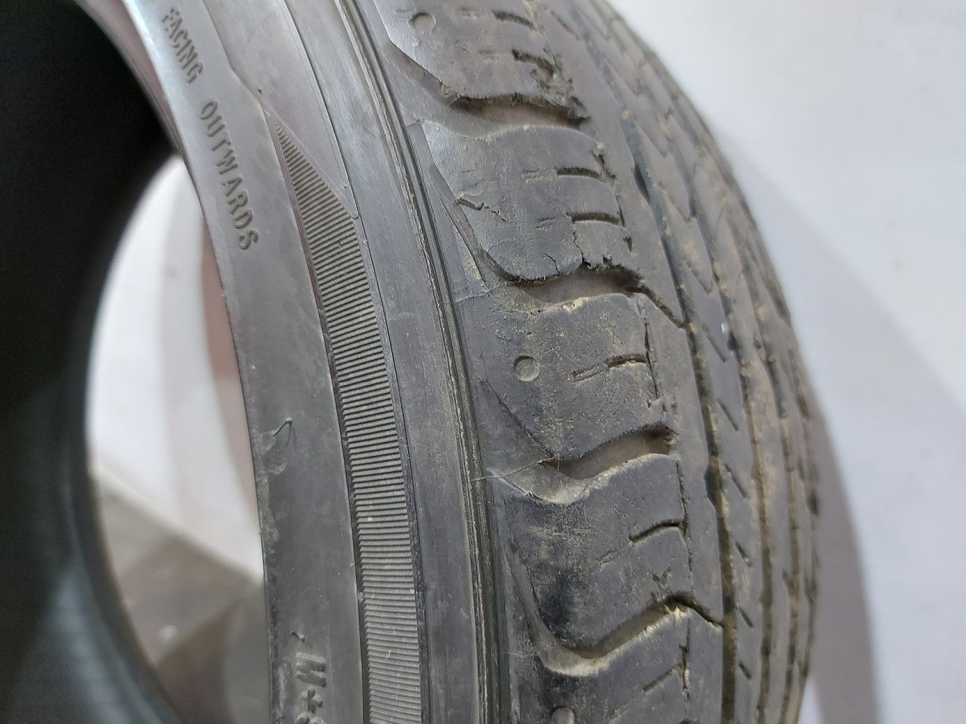 Всесезонные шины Гума GoodYear Eagle Sport 225/45R17 13
