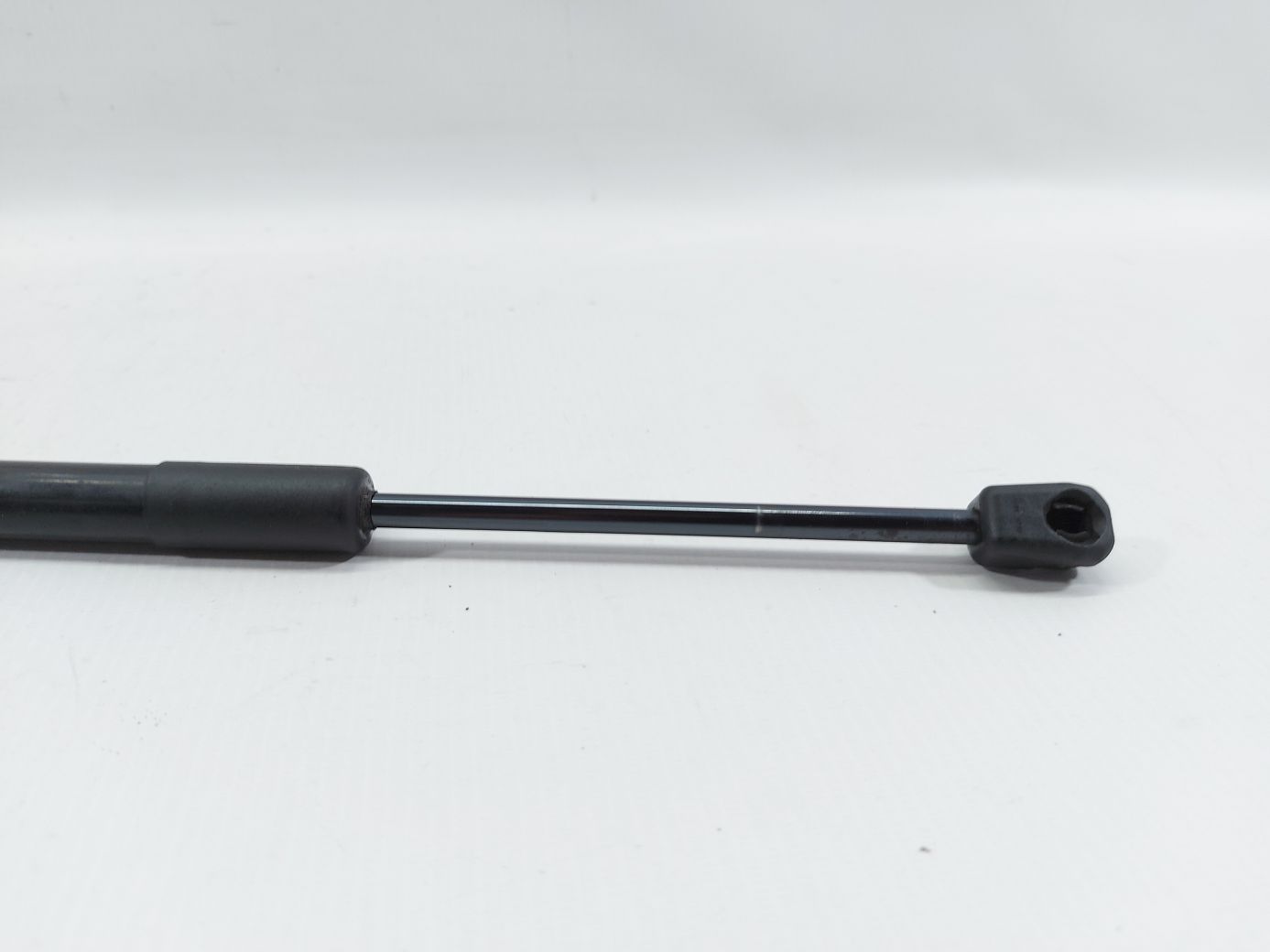 Regal Амортизатор капота (не робочий) Buick Regal 2011-2017 13252173 Buick Regal 4