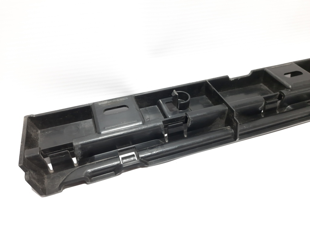 7 series Кріплення накладки порога переднє праве BMW 7 2012 7187106 BMW 7 5