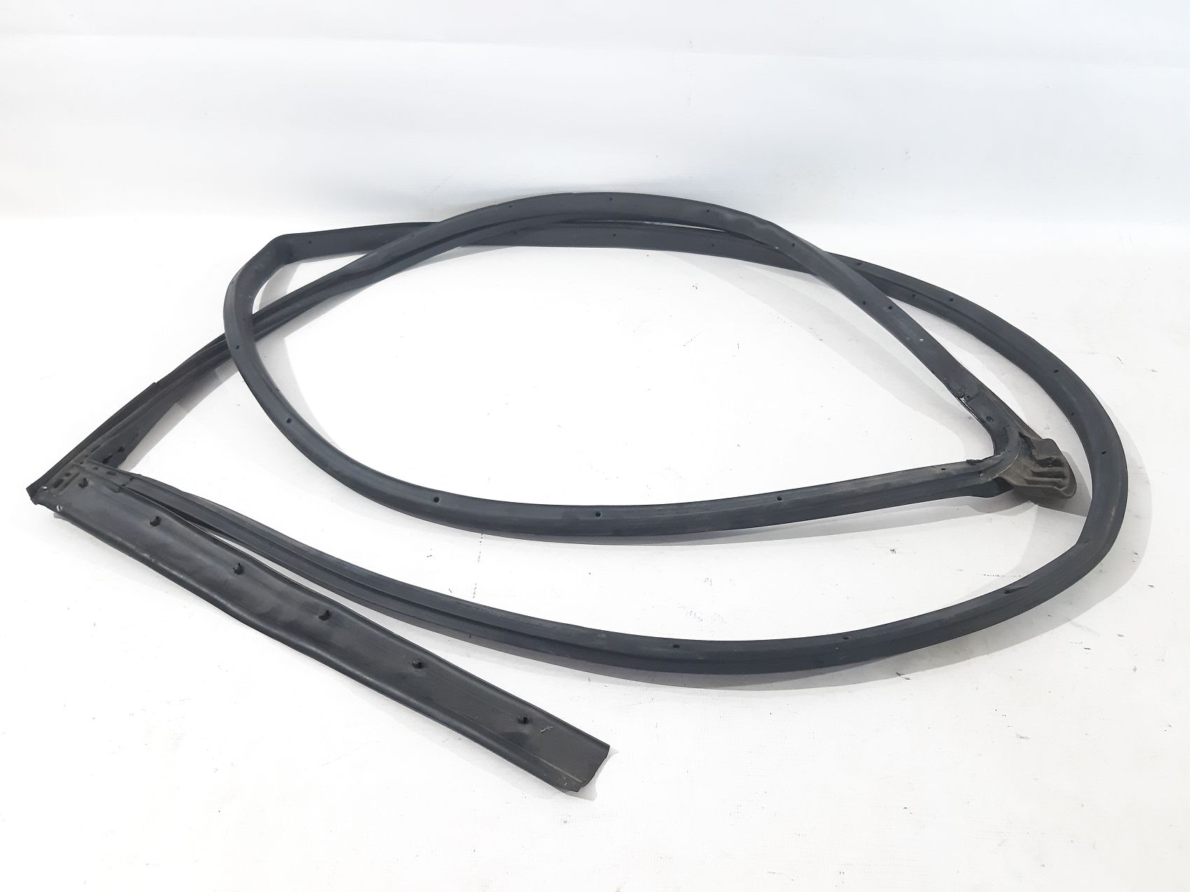 Elantra. Ущільнювач двері задньої лівої Hyundai Elantra 2017-2020 83130F3000 Hyundai Elantra