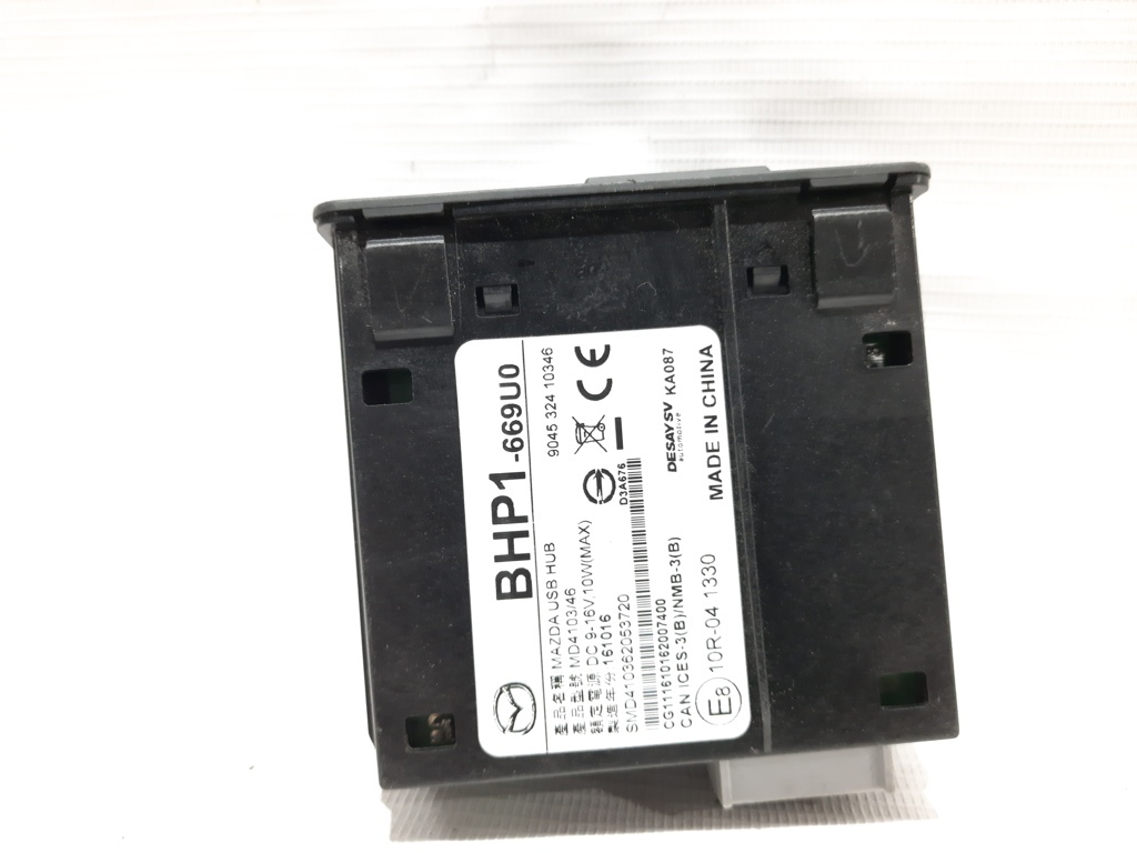 3 USB порт Mazda 3 2014-2018 BHP1669U0B Mazda 3 3 3 USB порт Mazda 3 2014-2018 BHP1669U0B Mazda 3 3