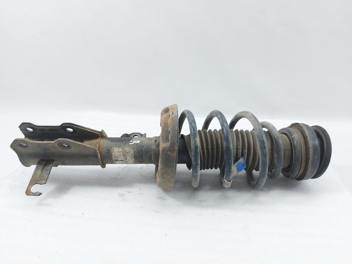 Regal. Стійка амортизатора передня права (у зборі) Buick Regal 2012-2017 13328352 Buick Regal