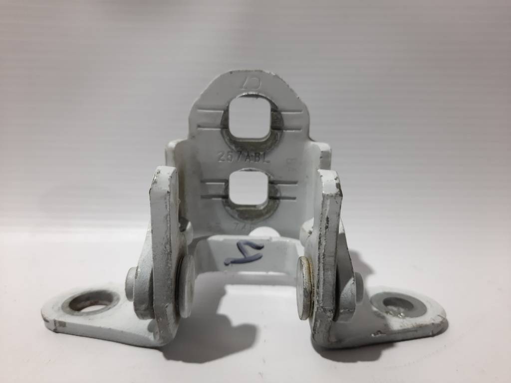 Patriot Петля дверей передньої/задньої правої верхня Jeep Patriot 2007-2017 5074256AB Jeep Patriot 16