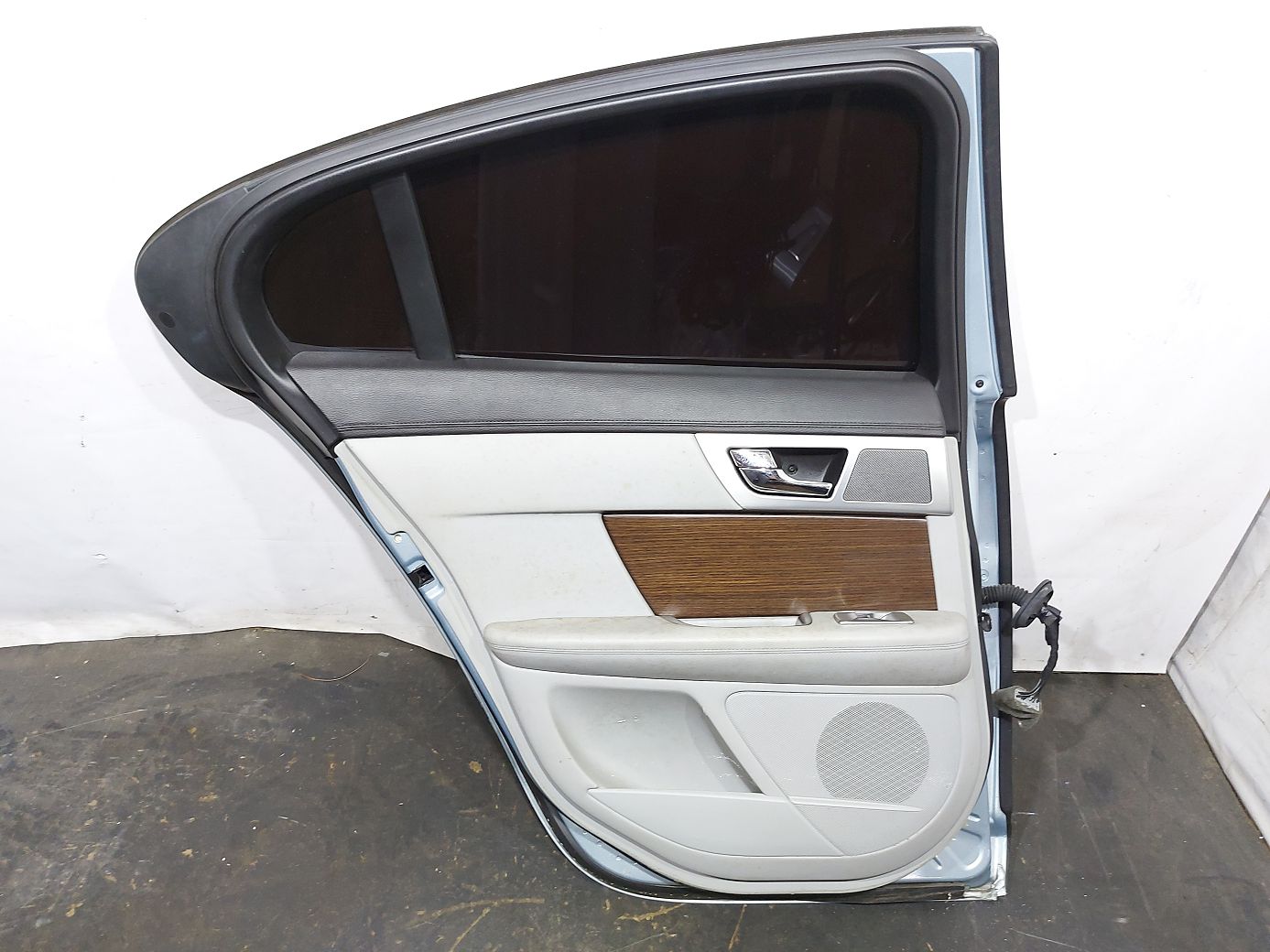 Xf Двері задні ліві Jaguar XF 2009-2015 C2Z2014 Jaguar XF 8 Xf Двері задні ліві Jaguar XF 2009-2015 C2Z2014 Jaguar XF 8