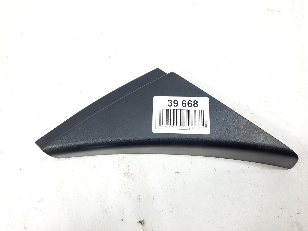 Prius. Кутник дверей задньої правої внутрішній Toyota Prius 2012-2019 6767352050 Toyota Prius