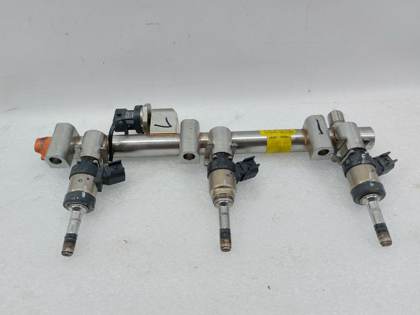 Cadenza Паливна рампа з форсунками (ліва) Kia CADENZA 2014-2016 353043C551 Kia CADENZA 3 Cadenza Паливна рампа з форсунками (ліва) Kia CADENZA 2014-2016 353043C551 Kia CADENZA 3