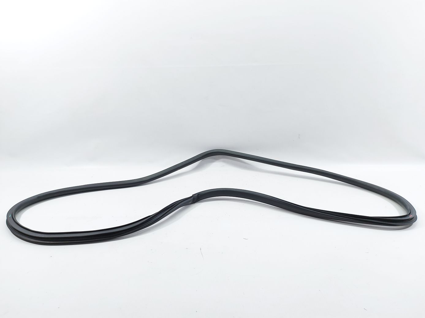 Regal. Ущільнювальна гумка отвору дверей задньої лівої/правої Buick Regal 2011-2017 13228132 Buick Regal