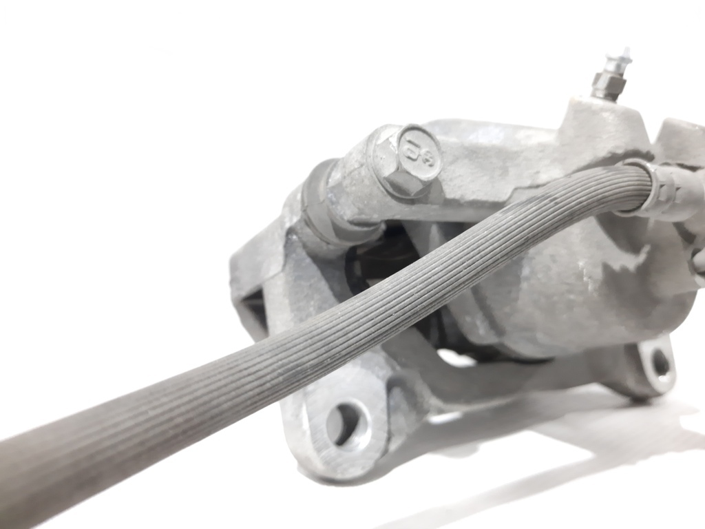 3 Супорт гальмівний передній правий Mazda 3 2014-2019 B4Y03398ZC Mazda 3 14