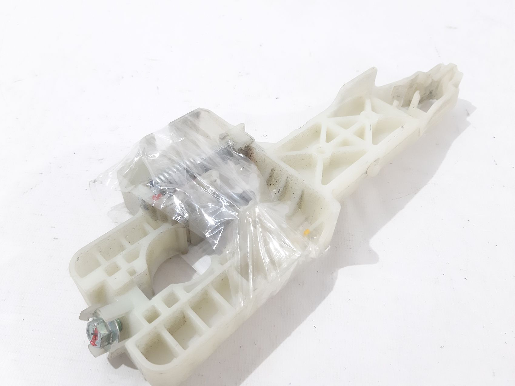 Veloster Кронштейн ручки дверей передньої правої Hyundai Veloster 2012-2016 826652V000 Hyundai Veloster 5