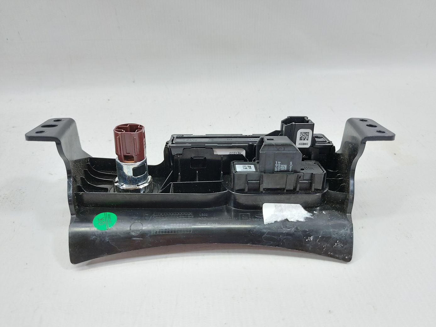 Malibu Панель центральної передньої консолі з прикурювачем Chevrolet Malibu 2013 20982758 Chevrolet Malibu 4