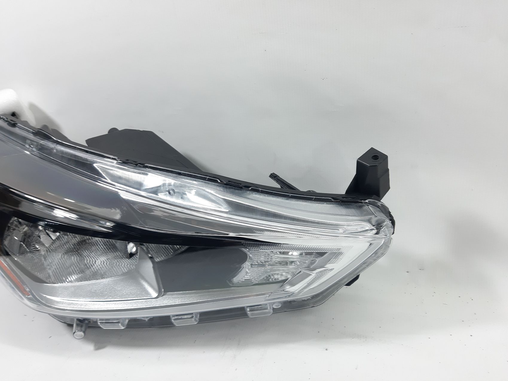 Фари головного світла Фара передня права Nissan Kicks 2018-2020 26010-5RL0A Nissan Kicks 3