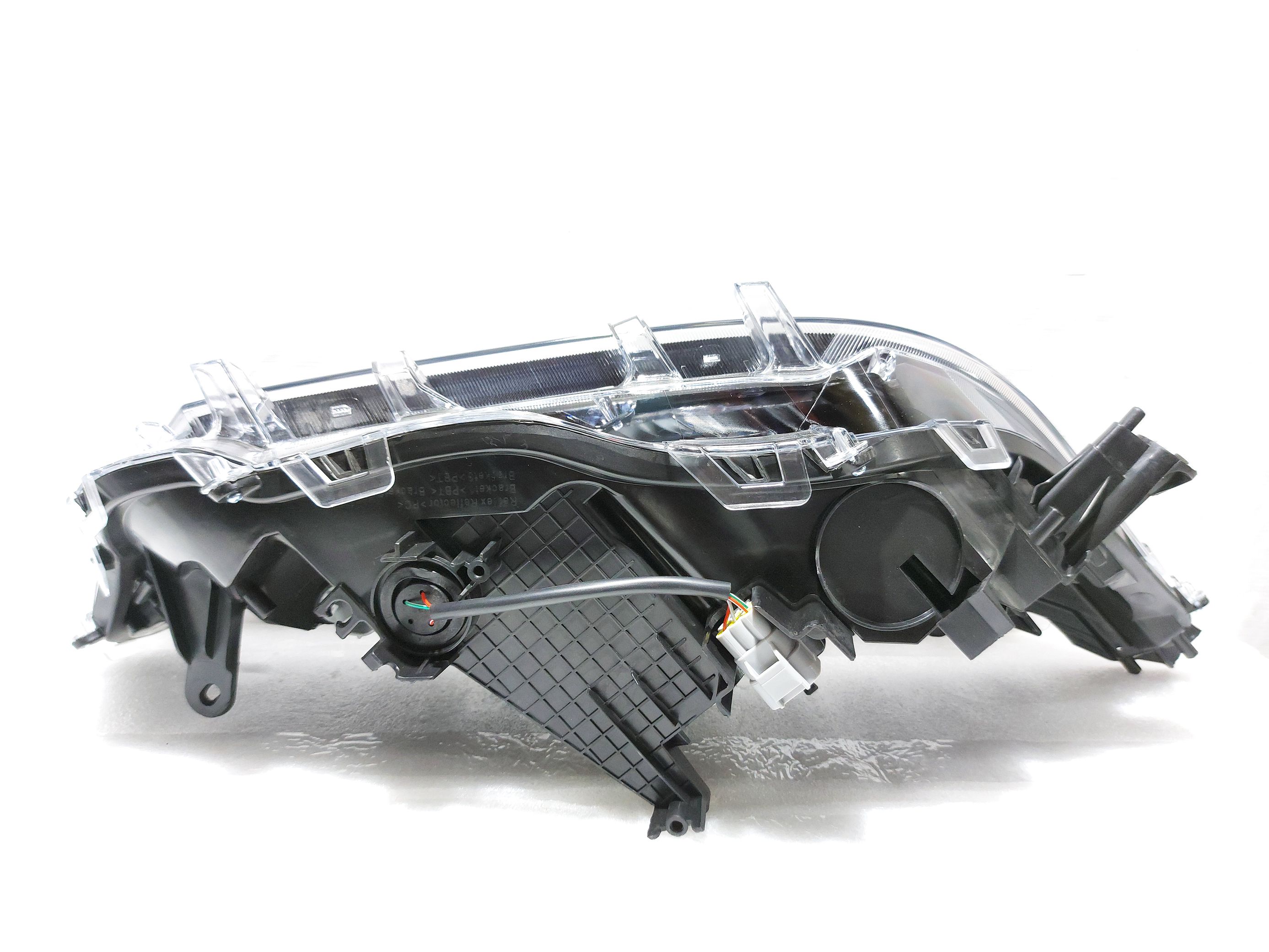 Товары с дефектами Фара передняя левая темная (дефект) Toyota RAV-4 2019 811500R151 Toyota RAV-4 4