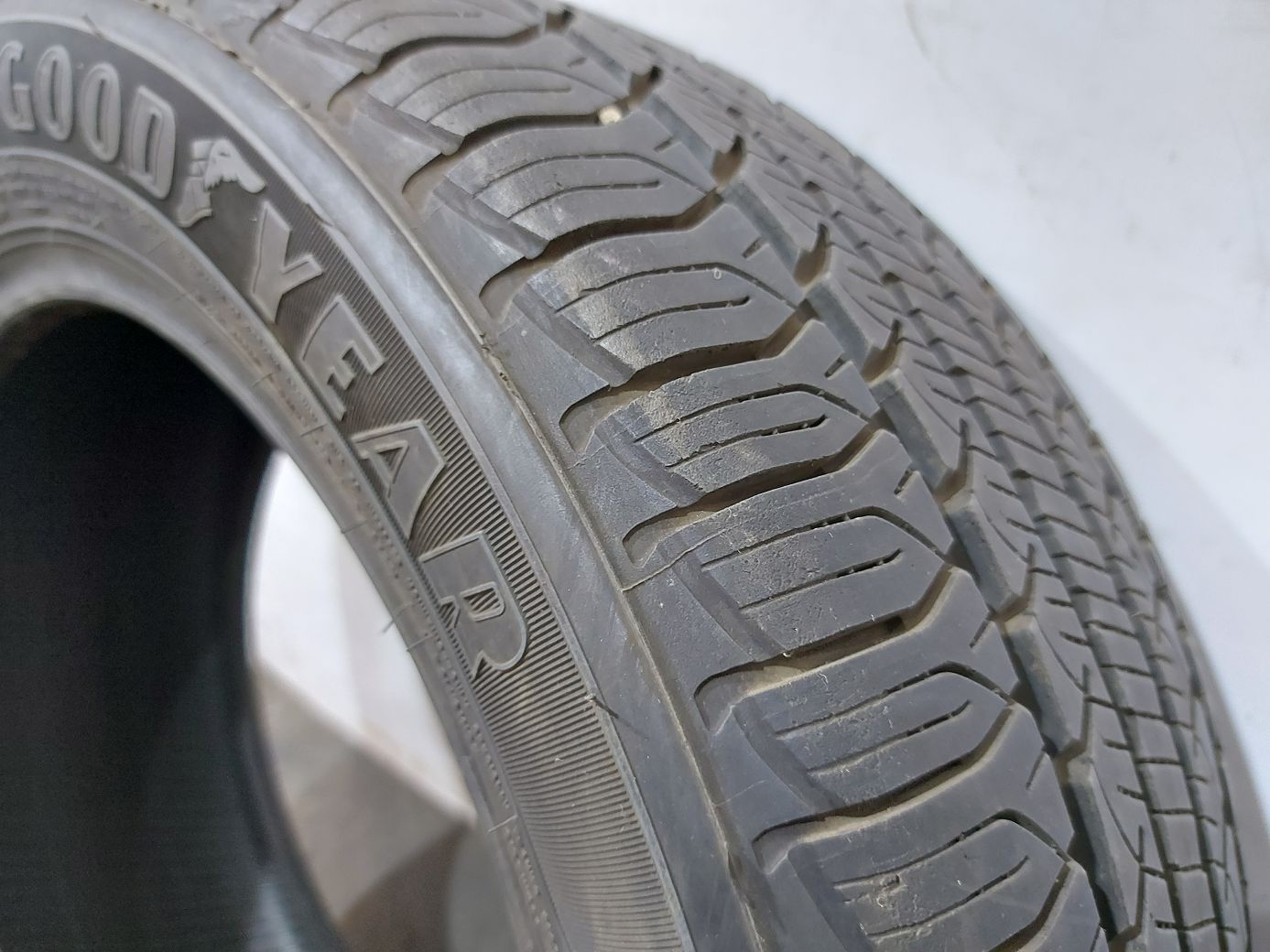 Всесезонные шины Резина GoodYear Assurence 205/55R16 8