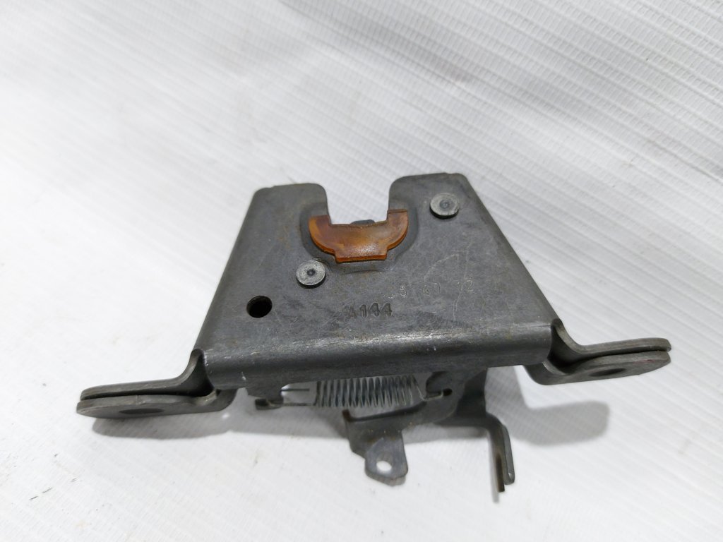 Passat s Замок відкидання спинки заднього ряду сидінь лівий Volkswagen Passat S 2012-2019 561885681D Volkswagen Passat S 9