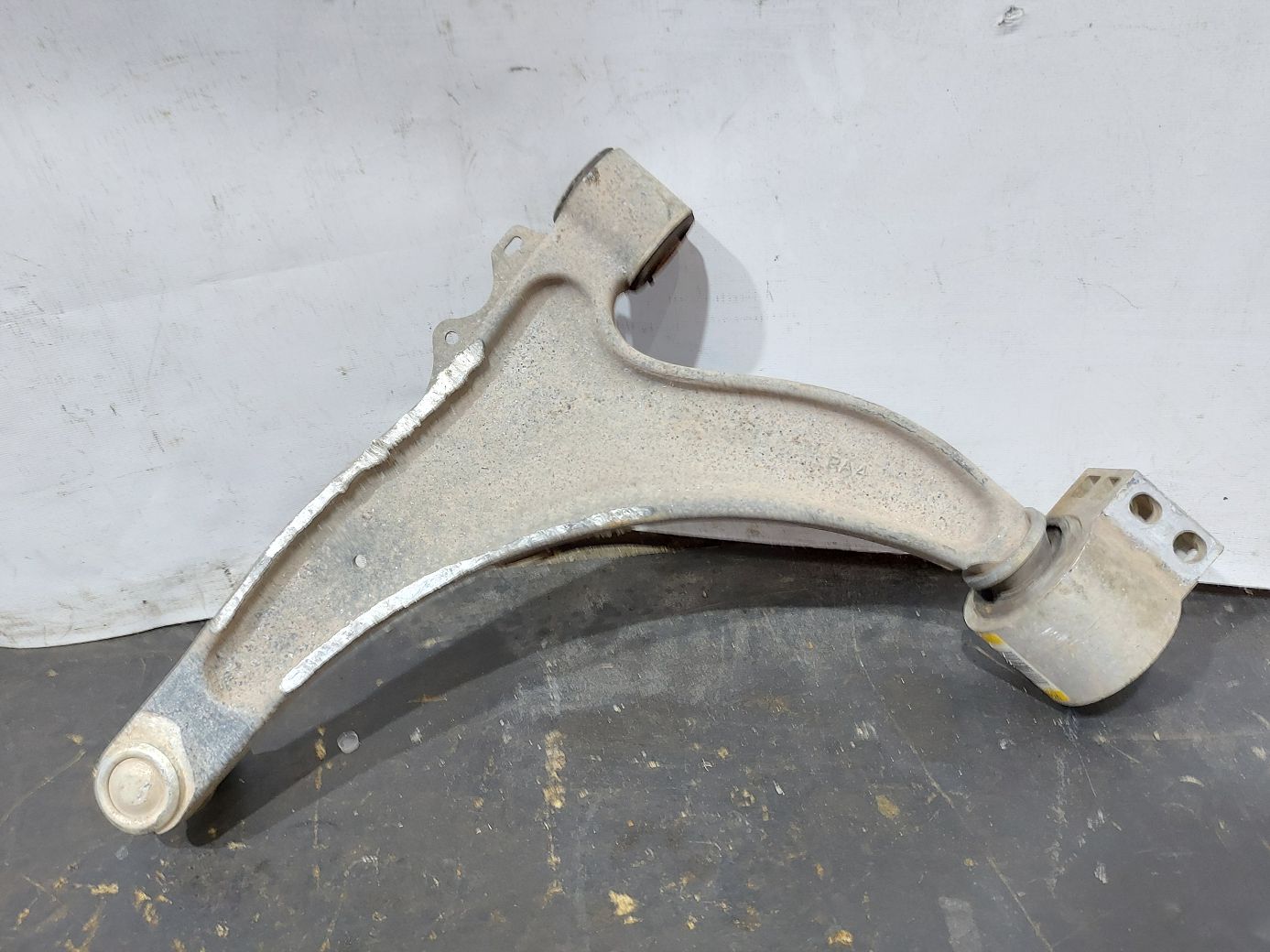 Malibu Важіль передньої підвіски передній правий нижній Chevrolet Malibu 2013-2015 84248220 Chevrolet Malibu 3