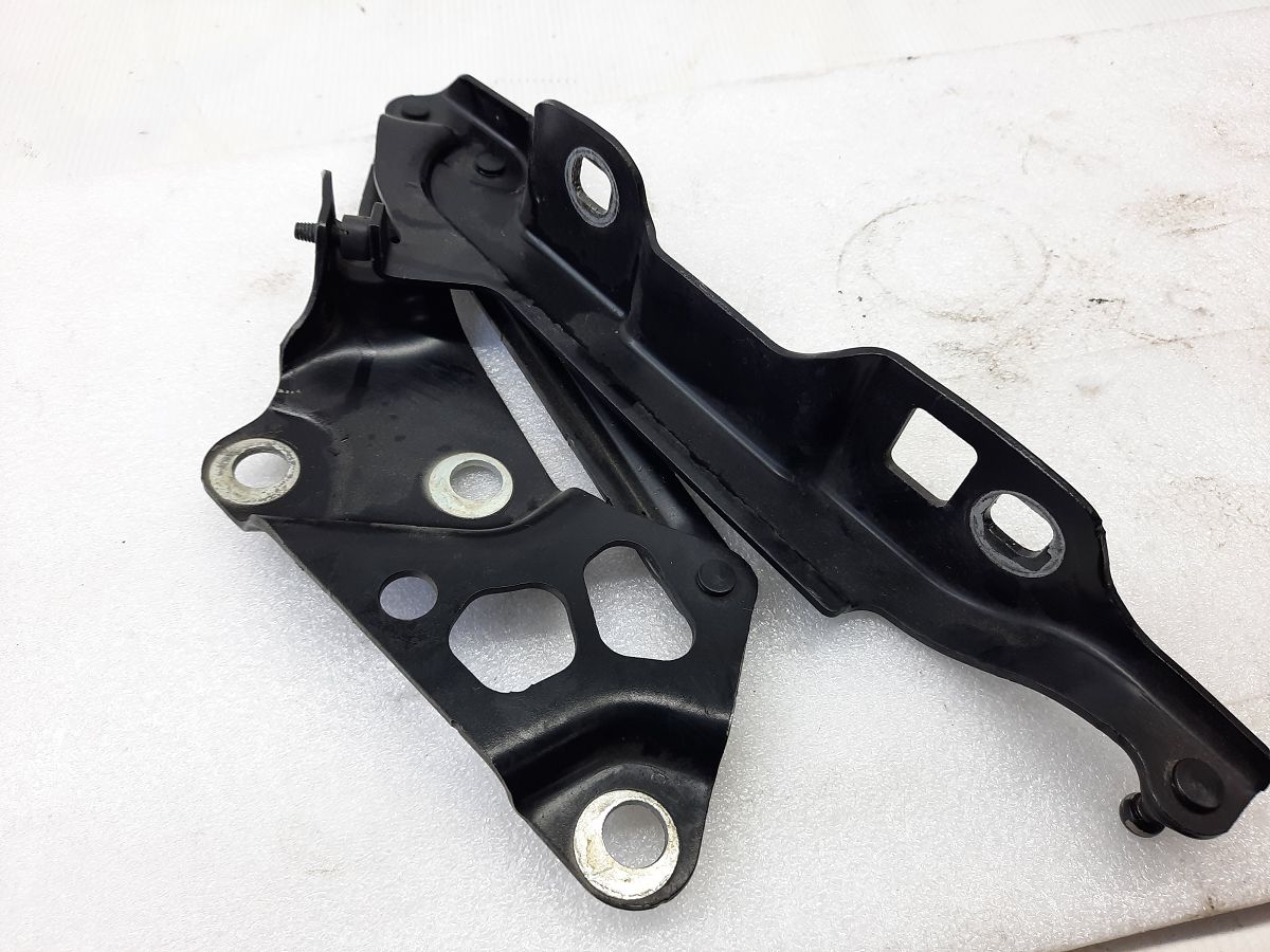 Ats Петля капота ліва Cadillac ATS 2013-2019 22868254 Cadillac ATS 4