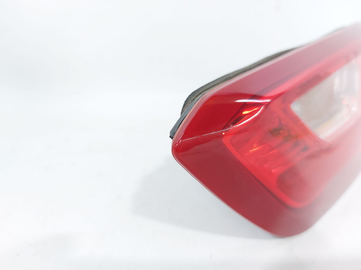 Malibu Ліхтар кришки багажника правий Chevrolet Malibu 2016-2021 84130997 Chevrolet Malibu 11