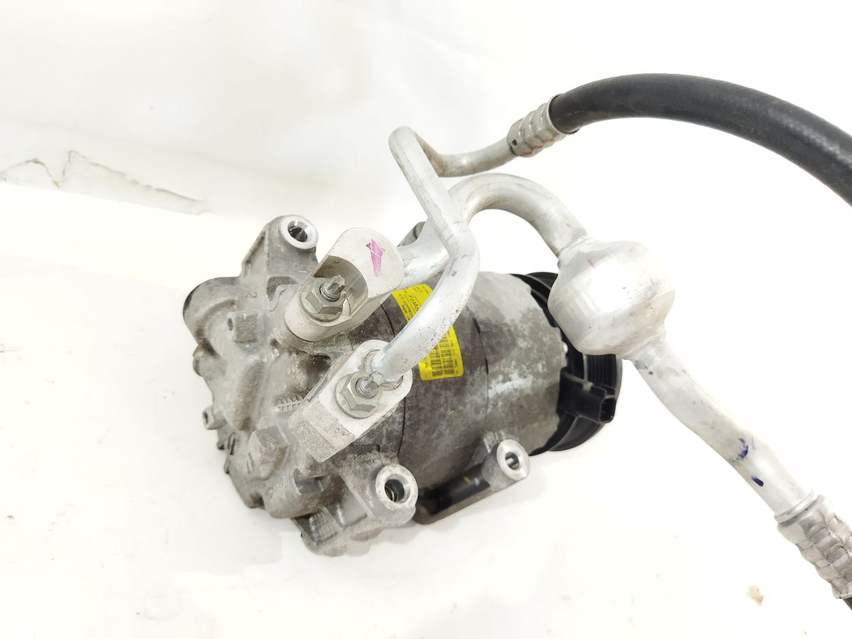 Компресор кондиціонера Ford Fiesta `2014-2017 AV1Z19703K Ford Fiesta 6 Компресор кондиціонера Ford Fiesta `2014-2017 AV1Z19703K Ford Fiesta 6