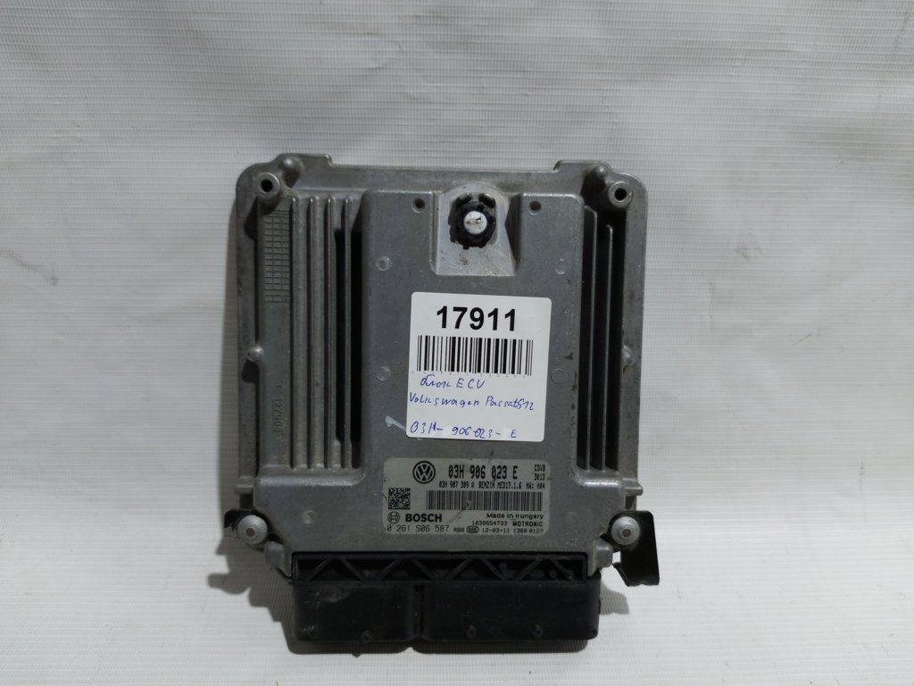 Passat s. Блок ECU Volkswagen Passat S 2012 03H906023E Volkswagen Passat S