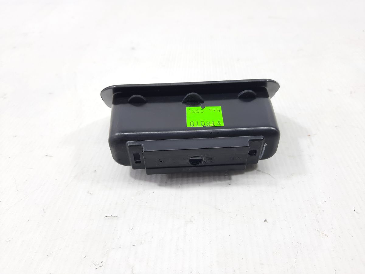 Ats. Ручка обшивки кришки багажника Cadillac ATS 2013-2019 22892816 Cadillac ATS