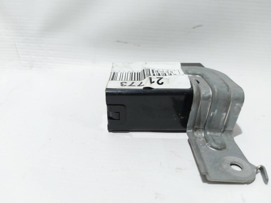 Prius c Блок электронный Toyota Prius C 2012-2013 8657252010 Toyota Prius C 3