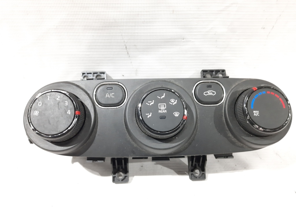 Forte. Кнопки управления климат-контролем Kia Forte 2017-2018 97250B0AA0M15 Kia Forte