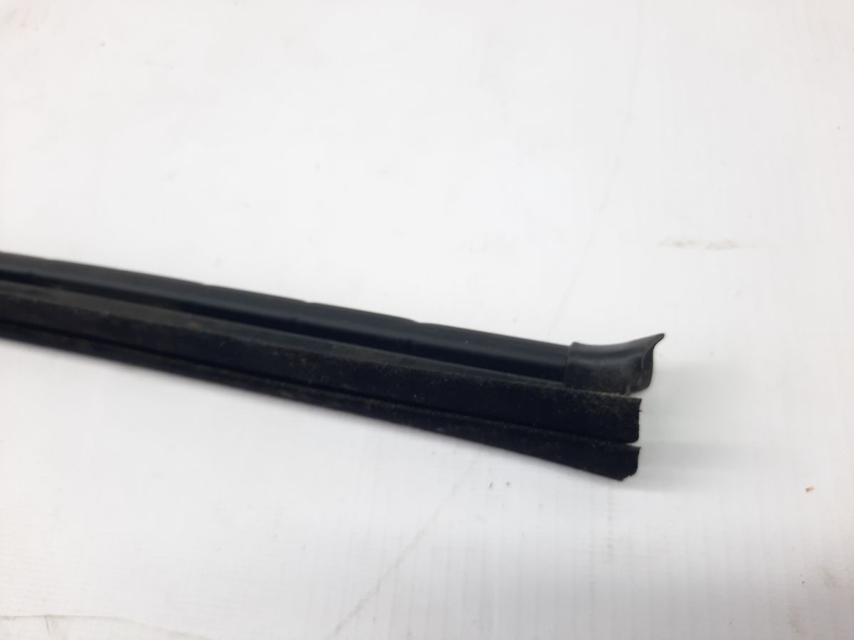 Forte Напрямна гумка скла дверей задньої правої Kia Forte 2014-2016 83541A7000 Kia Forte 2