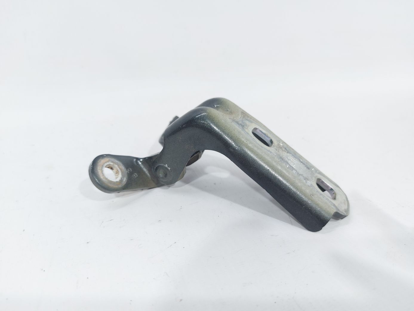 Malibu Петля дверей передньої/задньої лівої нижня Chevrolet Malibu 2011-2017 13501715 Chevrolet Malibu 3 Malibu Петля дверей передньої/задньої лівої нижня Chevrolet Malibu 2011-2017 13501715 Chevrolet Malibu 3