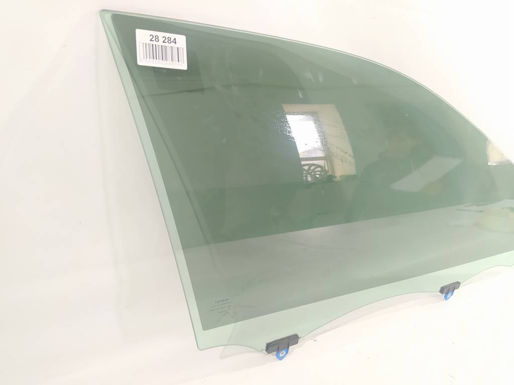 Camry Скло дверей передньої правої Toyota Camry 2015-2017 6810106300 Toyota Camry 2