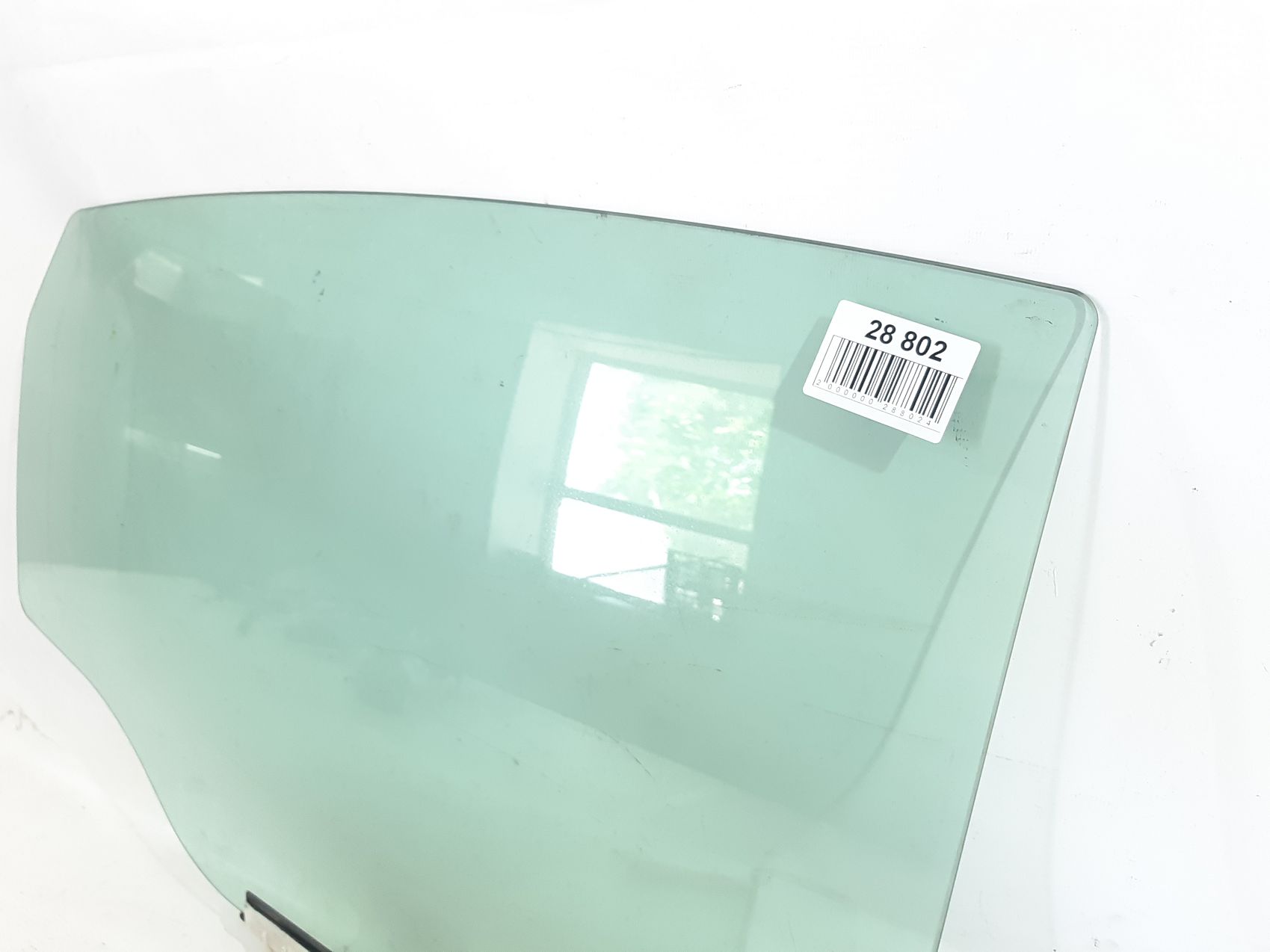 Dart Стекло двери задней правой Dodge Dart 2013-2019 68082404AB Dodge Dart 4