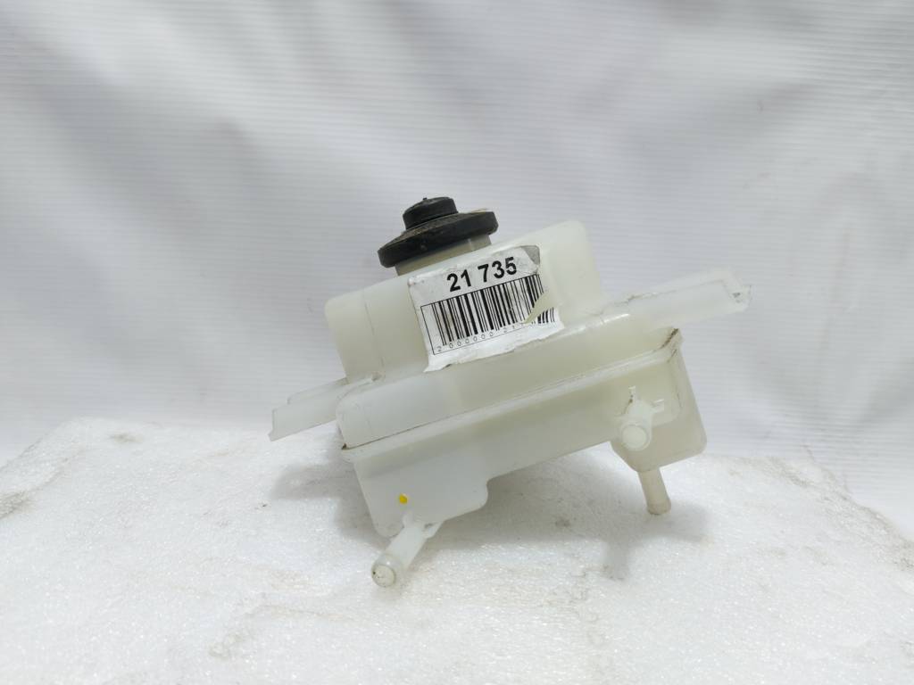Prius c Бачок тормозного цилиндра Toyota Prius C 2012-2013 4722052300 Toyota Prius C 2 Prius c Бачок тормозного цилиндра Toyota Prius C 2012-2013 4722052300 Toyota Prius C 2
