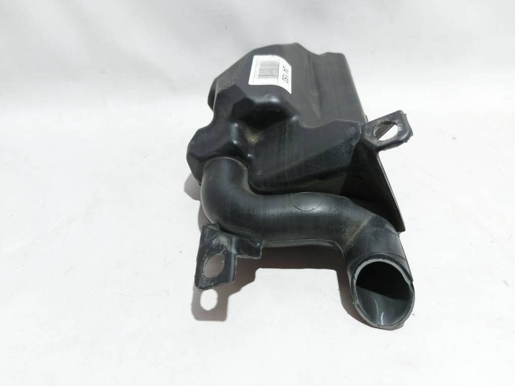 3 Резонатор воздухозаборника Mazda 3 2014-2018 PEAR13195 Mazda 3 8