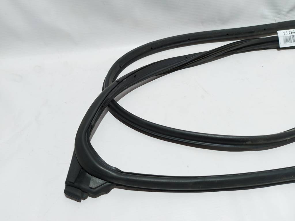 3 Уплотнительная резинка двери задней правой Mazda 3 2014-2018 BHN972760C Mazda 3 5