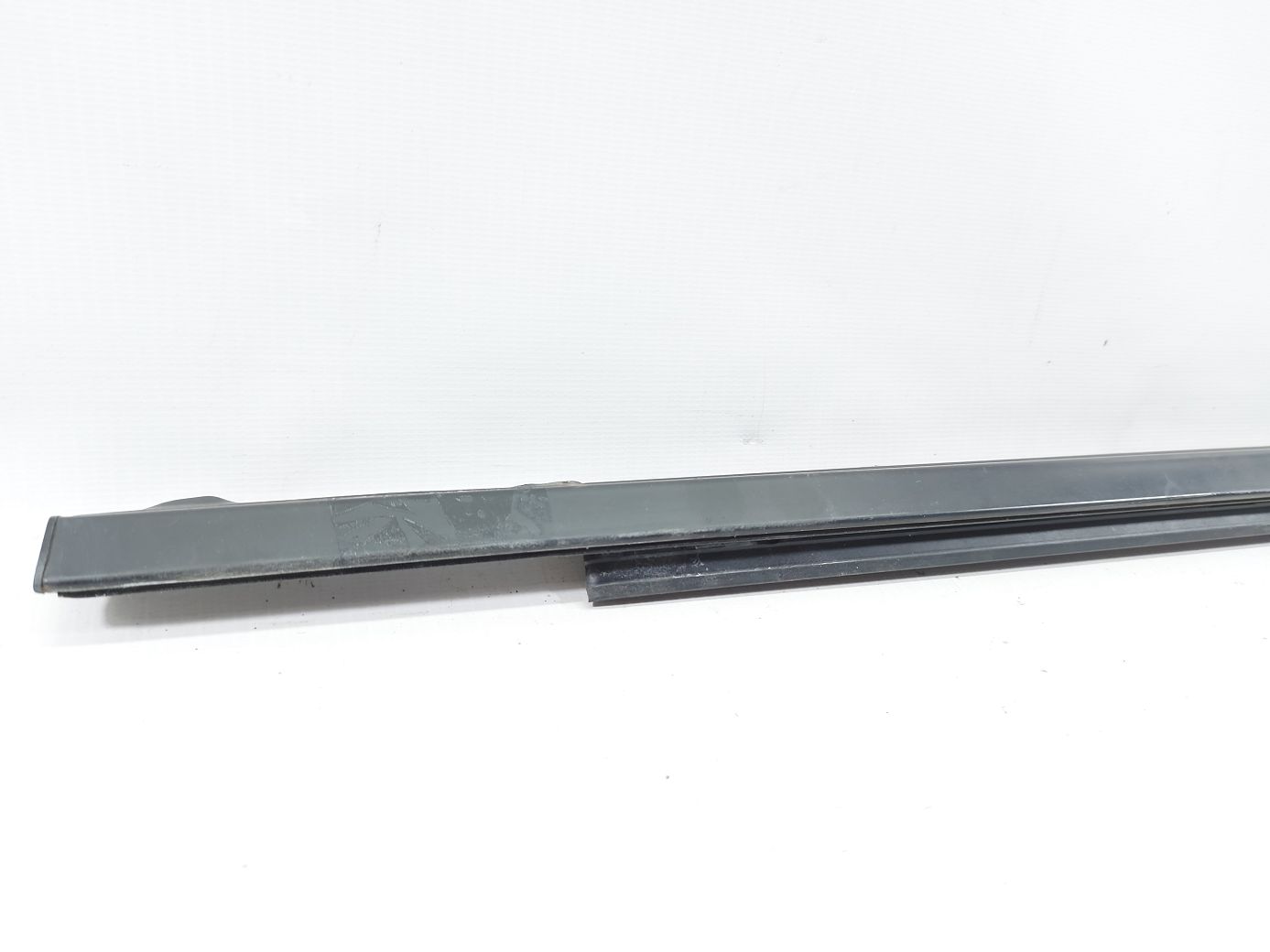 Grand caravan Ущільнювальна гумка скла двері передньої лівої зовнішня Dodge Grand Caravan 2008-2020 5109807AE Dodge Grand Caravan 3