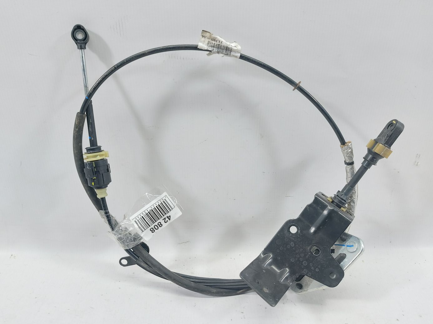 Fiesta. Трос АКПП Ford Fiesta 2011-2019 D2BZ7E395E Ford Fiesta