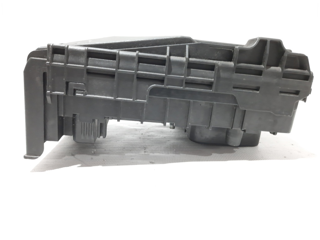 Passat cc Блок предохранителей под капотом Volkswagen Passat CC 2005-2017 1K0937132F Volkswagen Passat CC 8