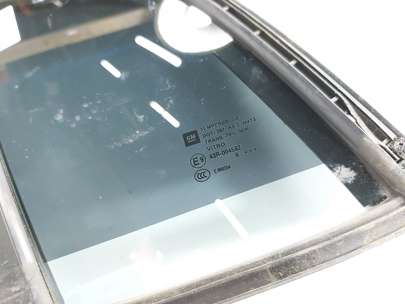 Trax Стекло (форточка) двери передней правой Chevrolet Trax 2015-2021 94518428 Chevrolet Trax 2