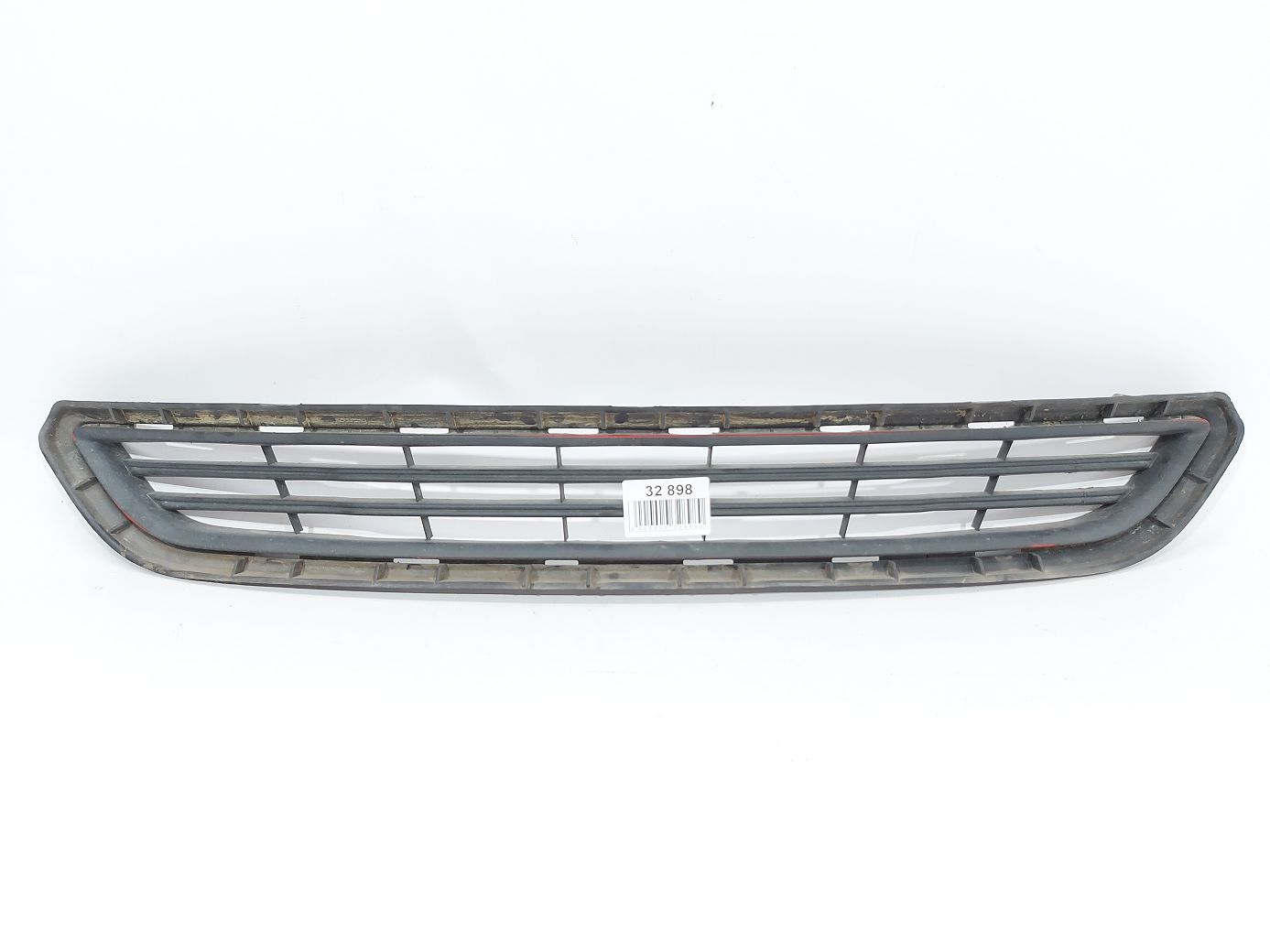 Fiesta sedan. Решітка радіатора нижня Ford Fiesta sedan 2014-2019 D2BZ17K945BC Ford Fiesta sedan
