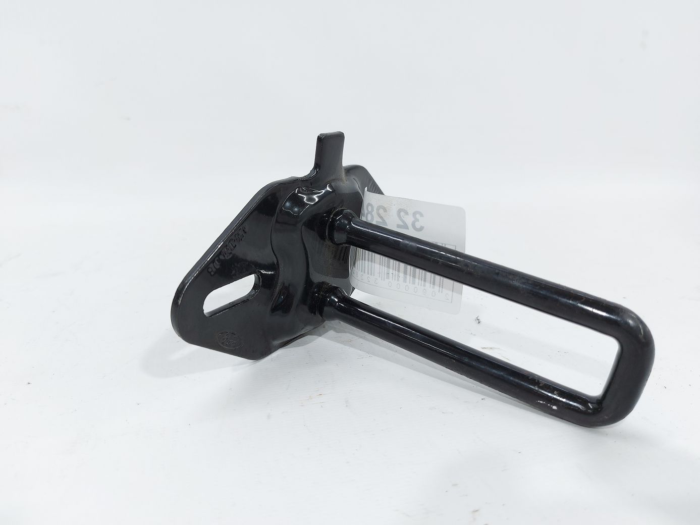 Fiesta sedan Защелка заднего ряда сидений Ford Fiesta sedan 2011-2019 CE8Z5462452B Ford Fiesta sedan 2