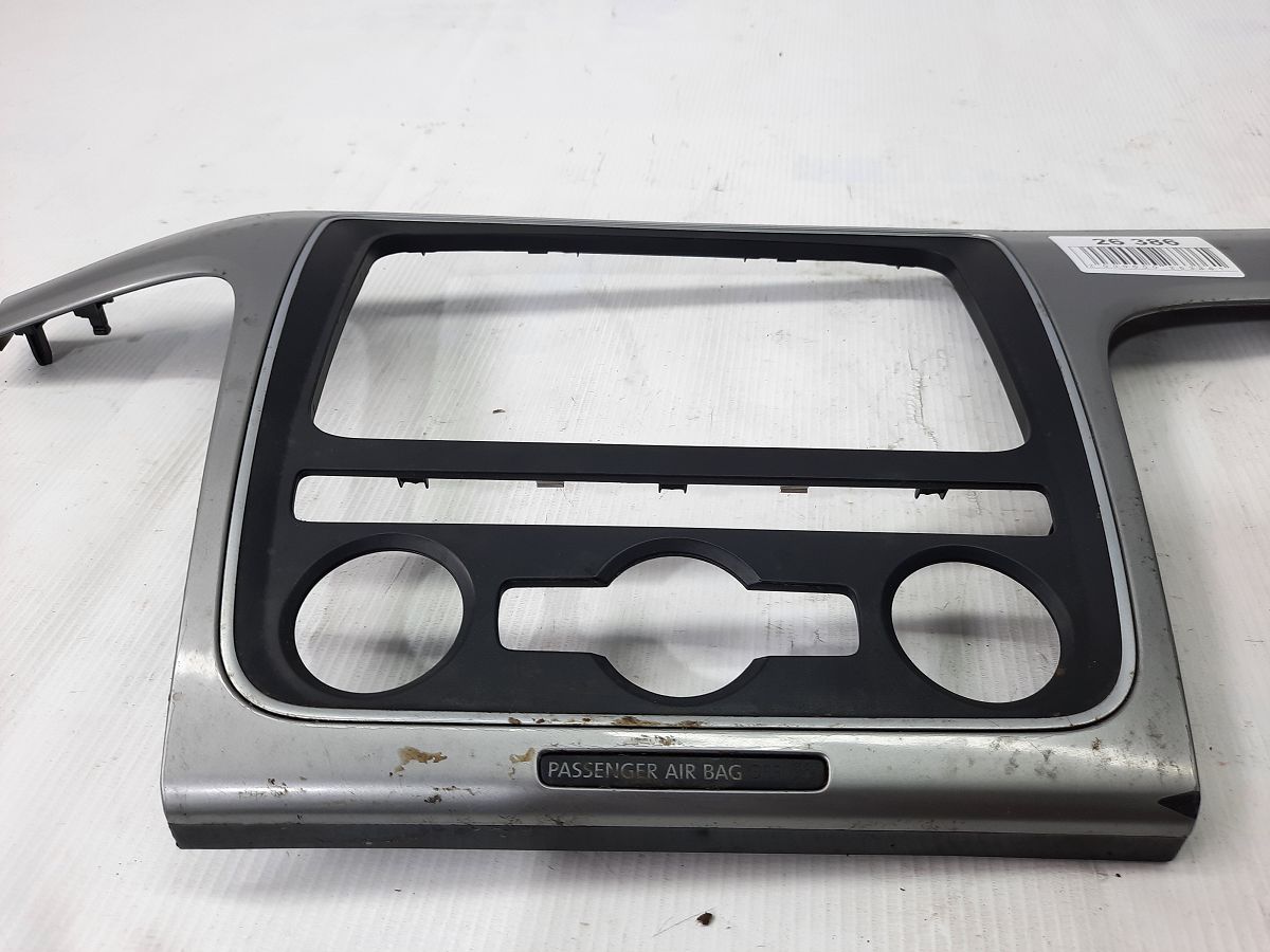 Passat s Накладка торпеды правая (декор) Volkswagen Passat S 2014-2015 561857212D Volkswagen Passat S 9