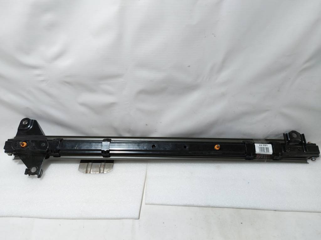 Sienna. Напрямна рейка другого ряду сидінь внутрішня ліва Toyota SIENNA 2015 напольная Toyota SIENNA