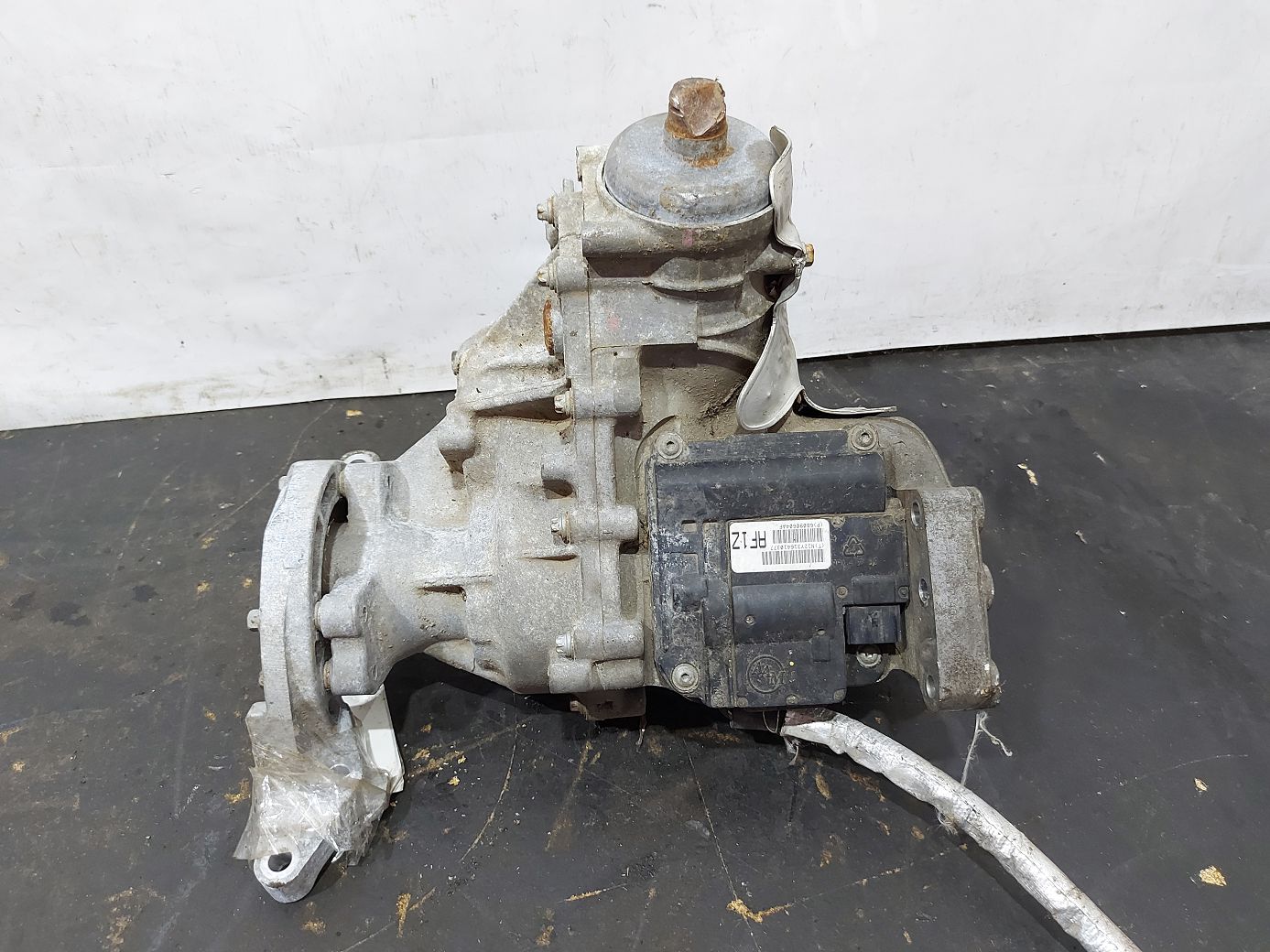 200s Редуктор задній Chrysler 200 S 2015-2017 68306795AB Chrysler 200 S 3