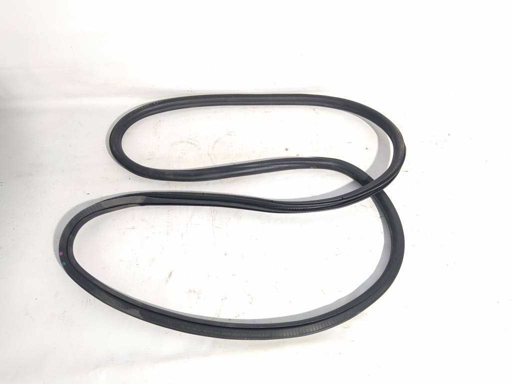 Malibu. Ущільнювальна гумка дверей передньої лівої Chevrolet Malibu 2013-2016 25911997 Chevrolet Malibu