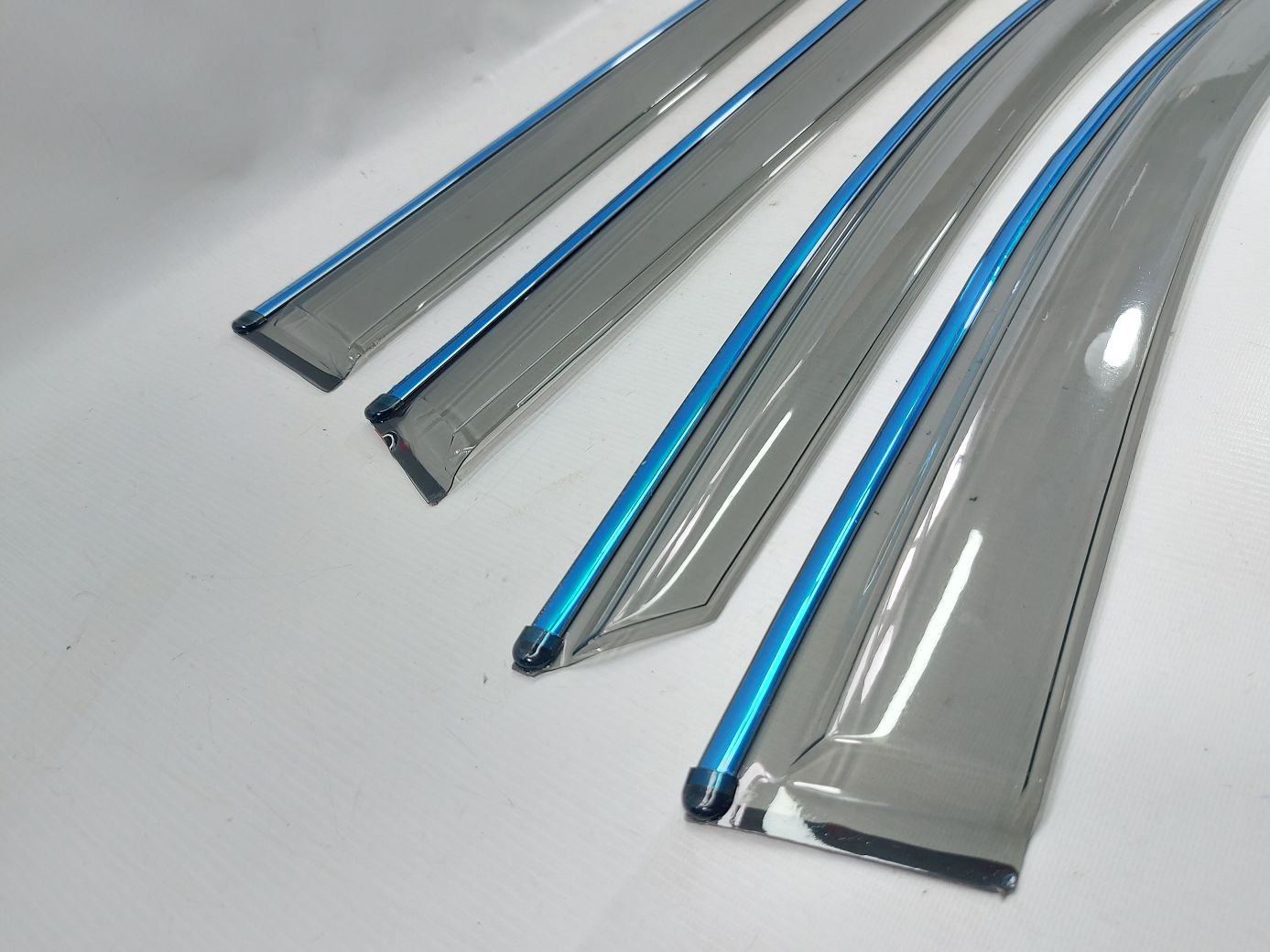 Вітровики бокового скла Дефлектори вікон (дефект) Volkswagen dflc00007 Volkswagen ID.6X 3