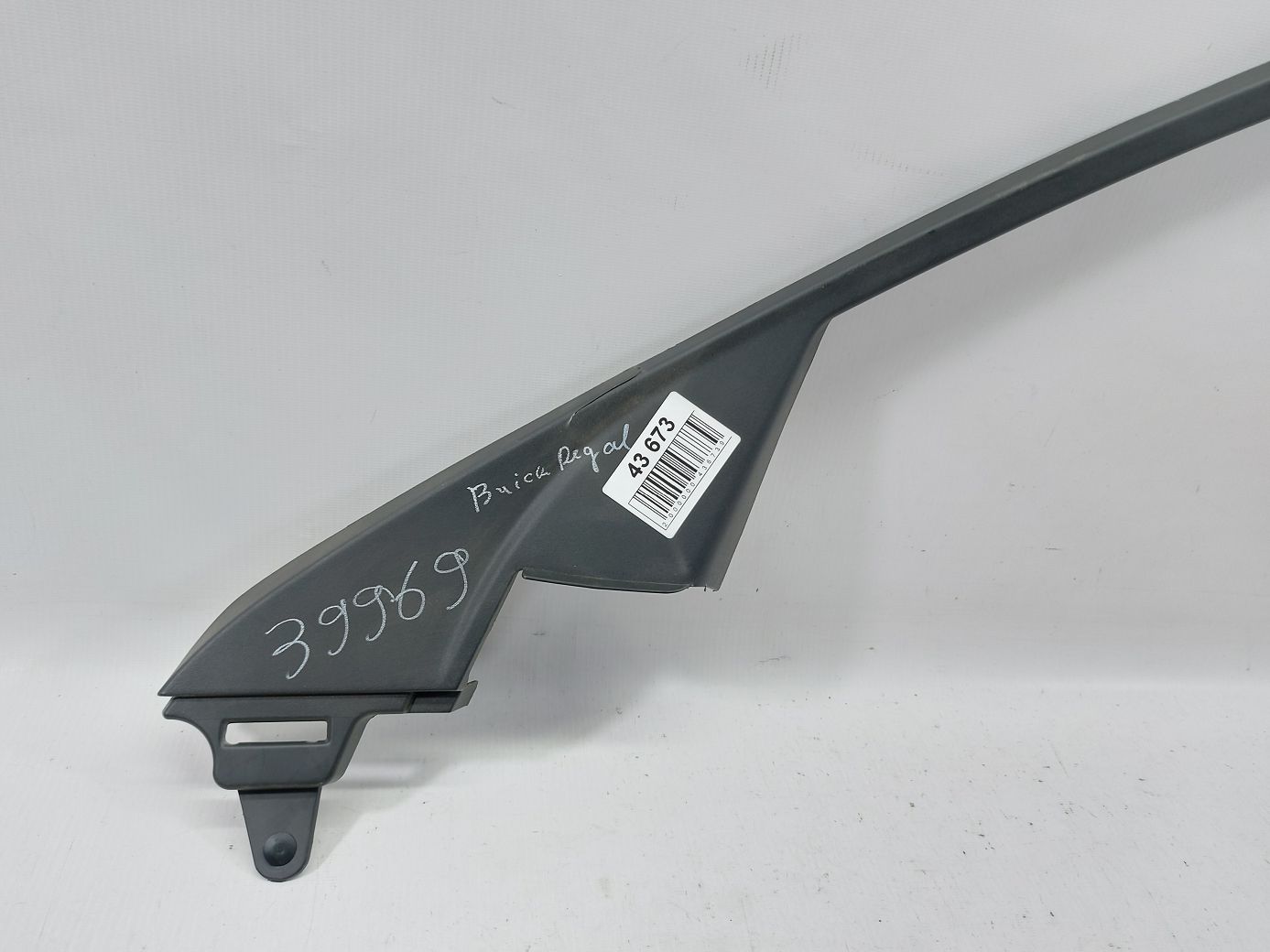 Regal Накладка арки двері передньої правої Buick Regal 2013-2018 23242707 Buick Regal 3