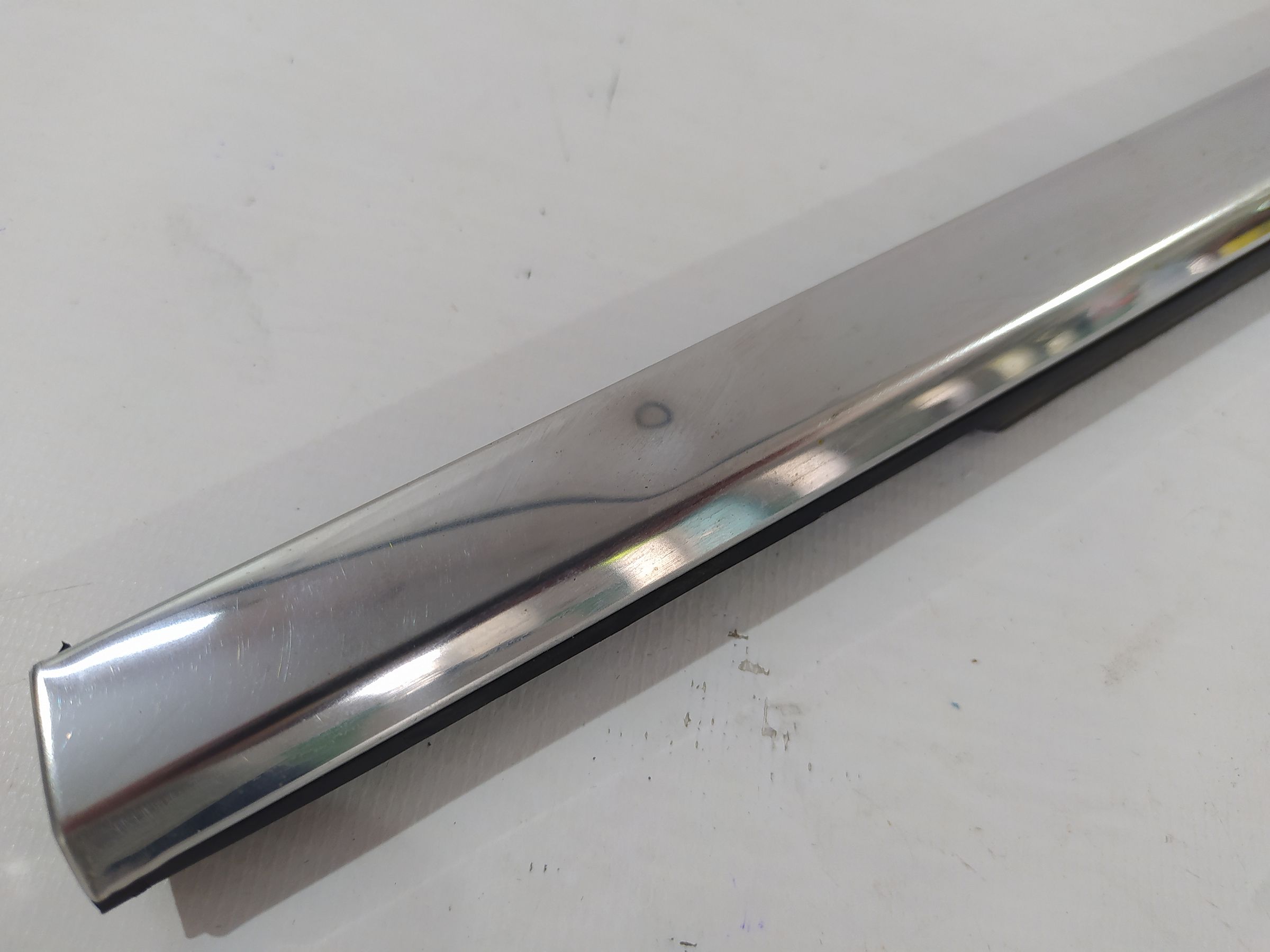 Malibu Молдинг ущільнювач скла зовнішніх дверей передніх лівих Chevrolet Malibu 2013-2016 23387843 Chevrolet Malibu 2