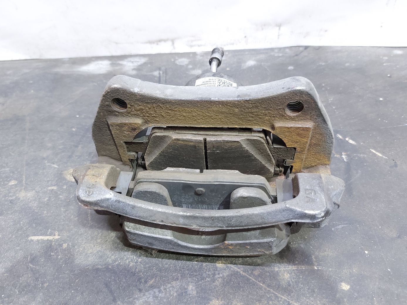 Malibu Супорт гальмівний передній правий Chevrolet Malibu 2016-2021 13507536 Chevrolet Malibu 3