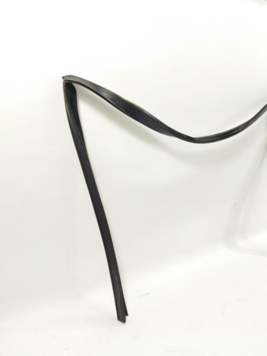 Xf Уплотнитель (направляющая) стекла двери передней правой Jaguar XF 2009-2015 C2Z2824 Jaguar XF 2