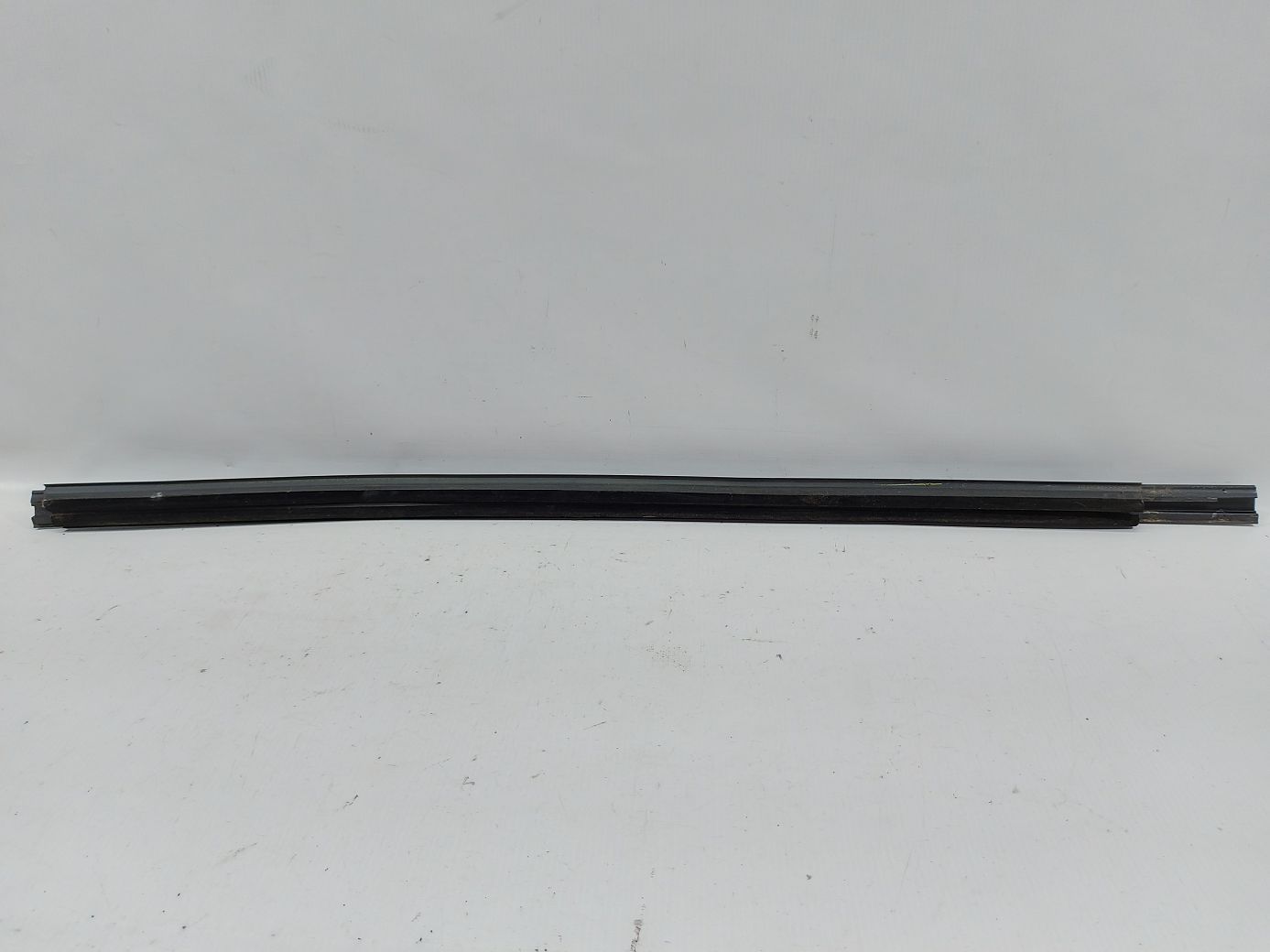 Journey Ущільнювальна гумка скла передньої лівої зовнішня Dodge Journey 2009-2020 5076857AI Dodge Journey 4