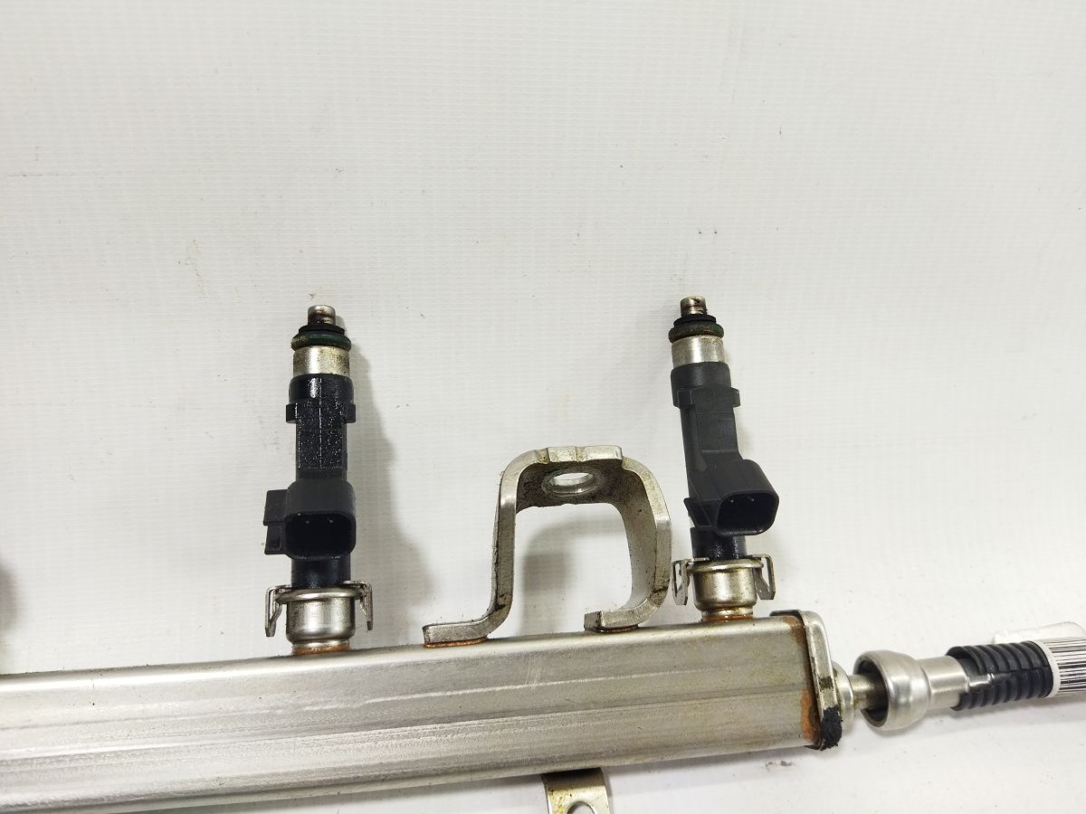 Escape Паливна рейка з форсунками Ford Escape 2013-2019 6M8Z9D280C Ford Escape 4